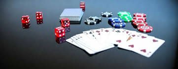 Bagamx Sportsbook APP မှတဆင့် မိုဘိုင်းဖုန်းပေါ်တွင် ဘောလုံးပွဲစဉ် live betting ပြုလုပ်နေသောမြင်ကွင်း